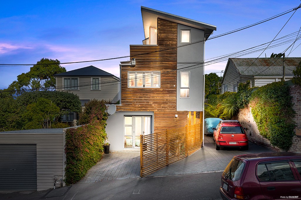 Standalone modern townhouse with great sun and vie