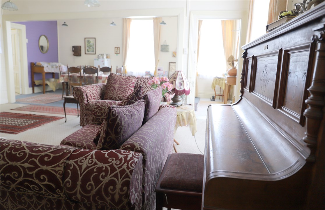 Ko te Ruma Noho me te Ruma Kai. Lounge and Dining