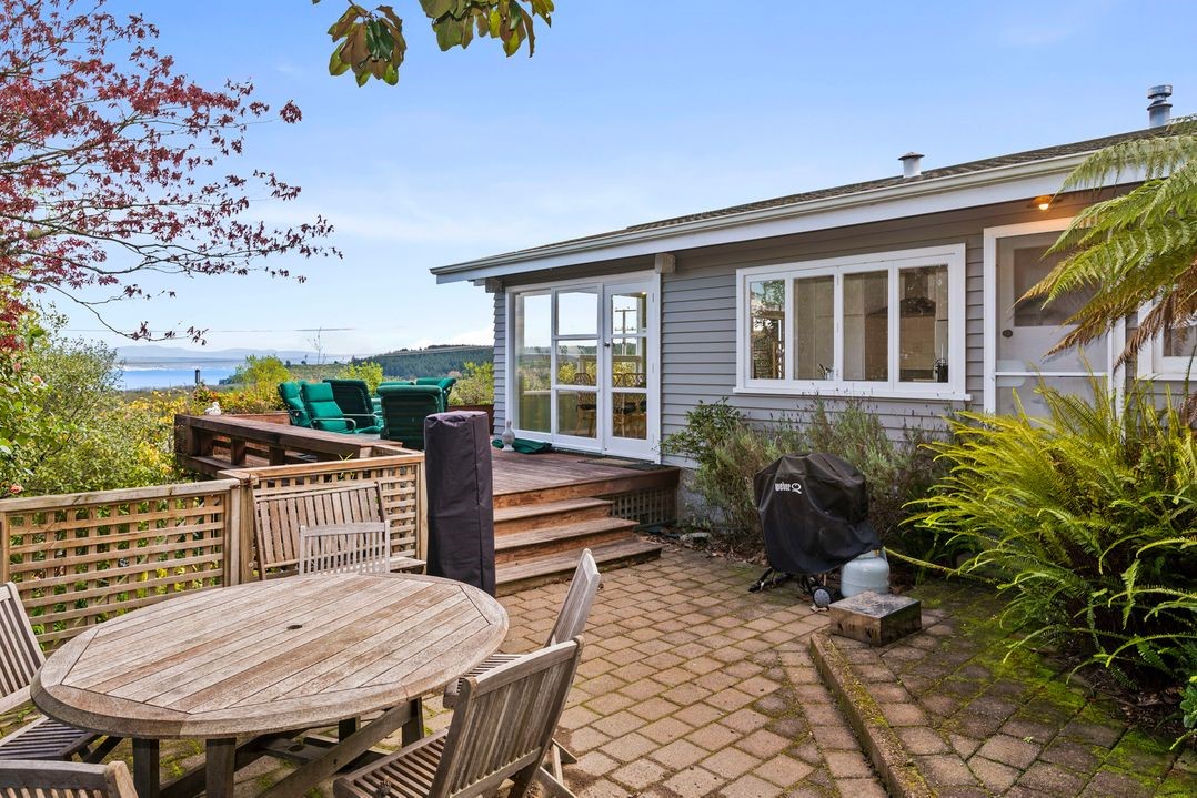 Perfect Views at Acacia Bay (Bachcare) Acacia Bay Holiday Home for