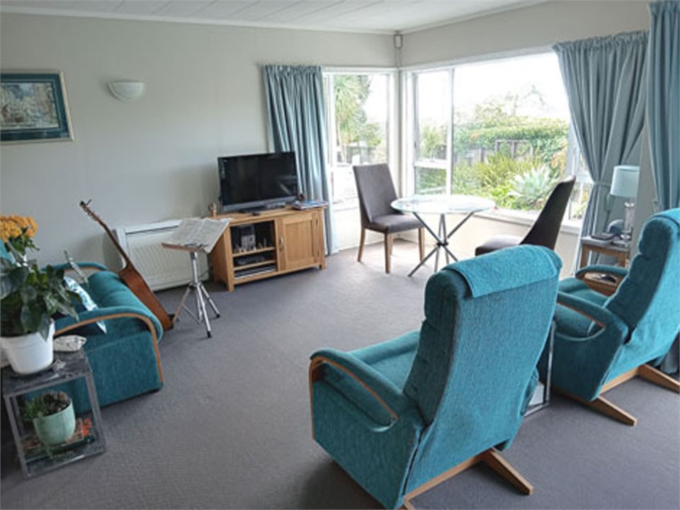 Lounge - 2 La-z-boy recliners + 2 seater