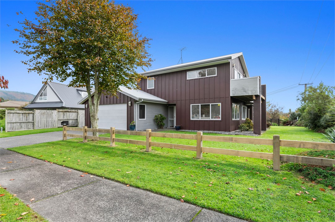 Zodiac Bay Lake Retreat Lake Rotorua Holiday Home for rent Holiday