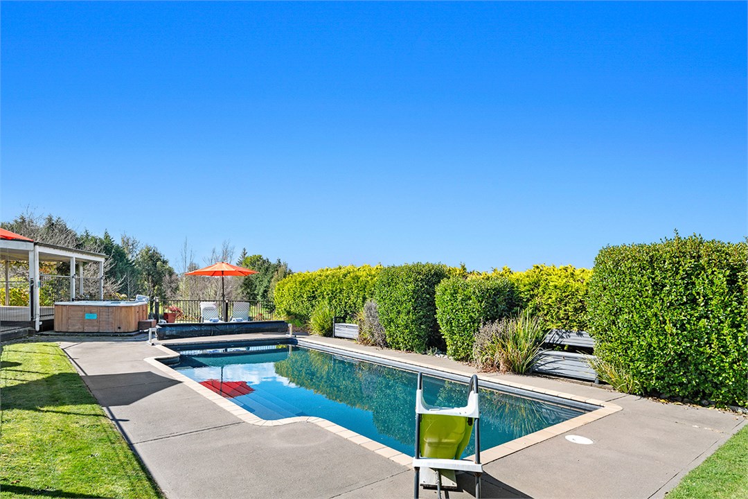 Swimming Pool and Spa Pool