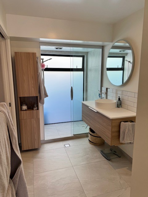 Main bathroom downstairs