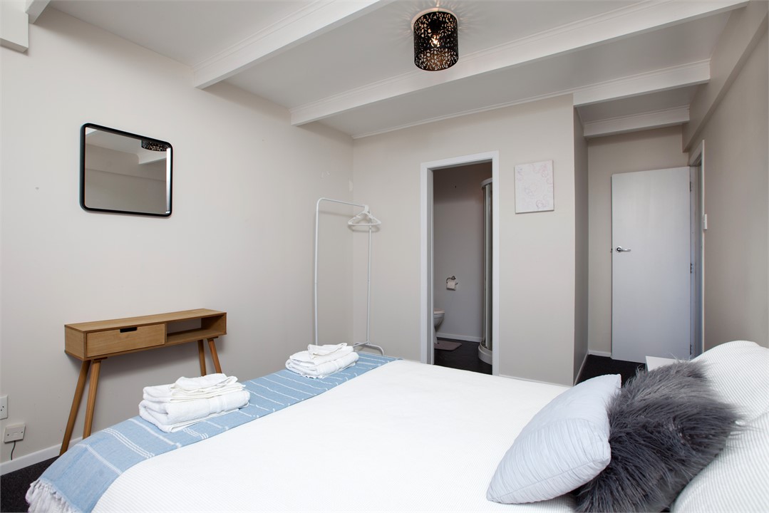 Queen bedroom one with ensuite