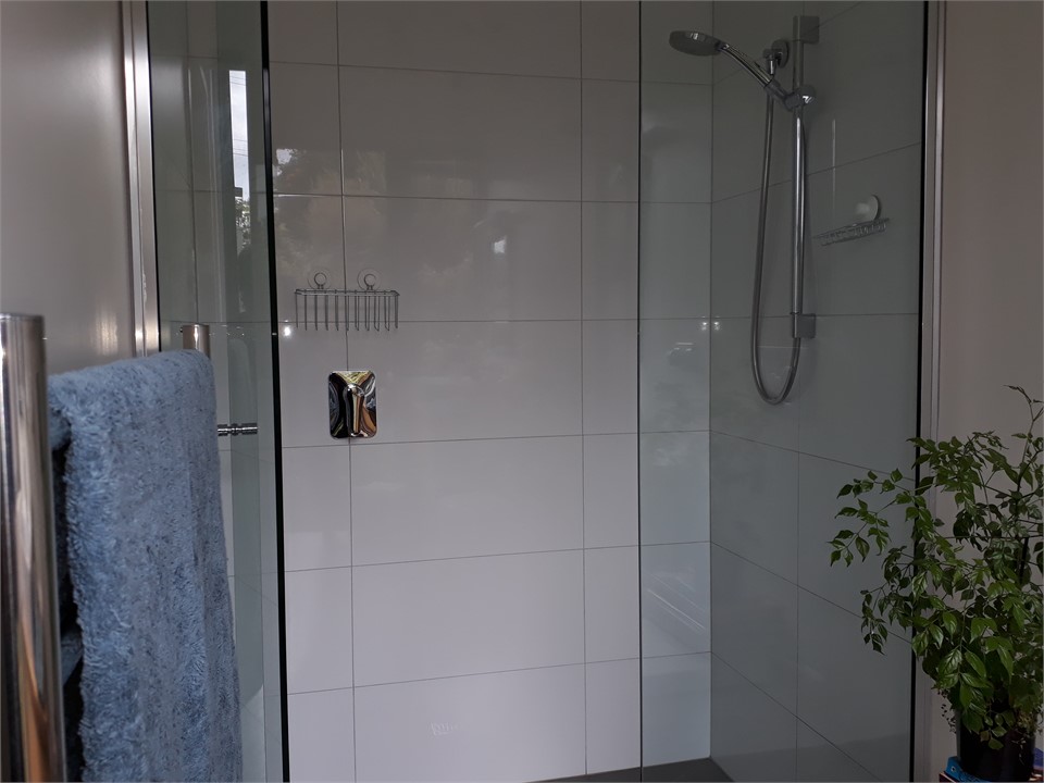 lovely tiled shower, a great shower too
