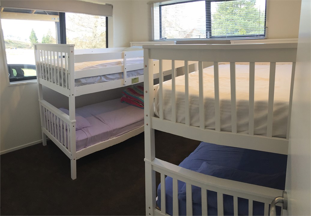 Downstairs Bunk room (4 singles)