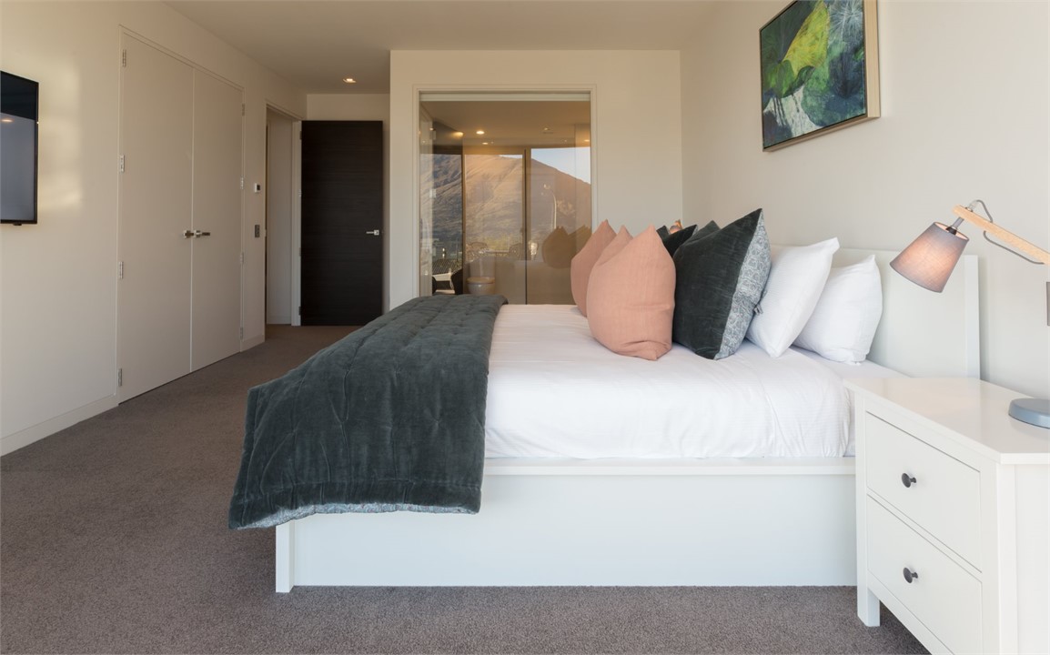 Bedroom 2 - king bed