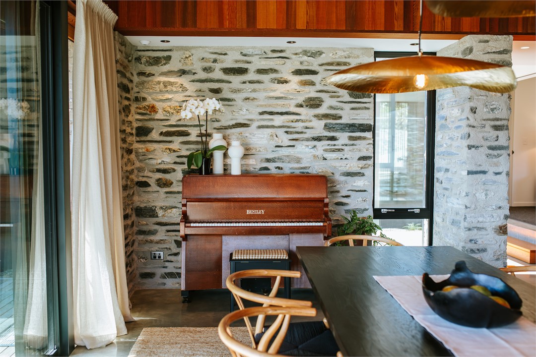 Three Peaks House | Sleeps 10 | Lake Views | O