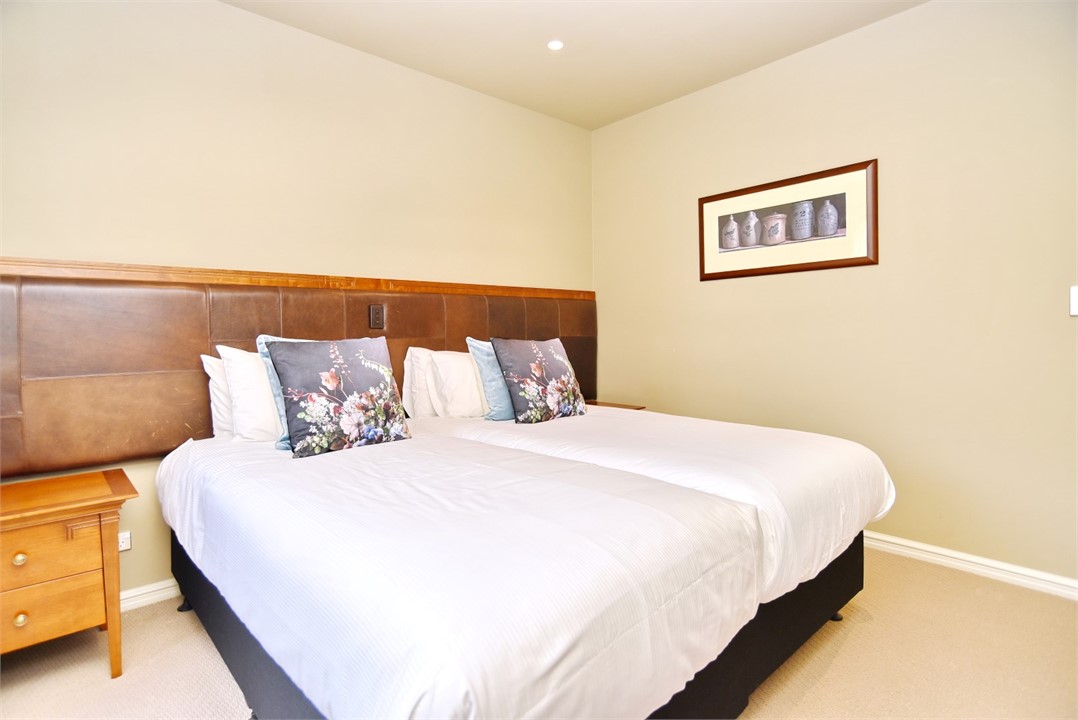 Bedroom 3 has 2 Single beds