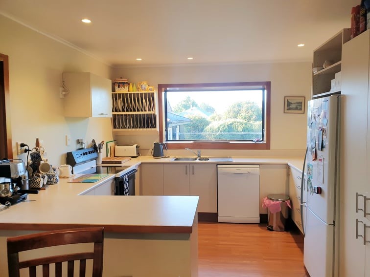 Large kitchen with dishwasher and microwave