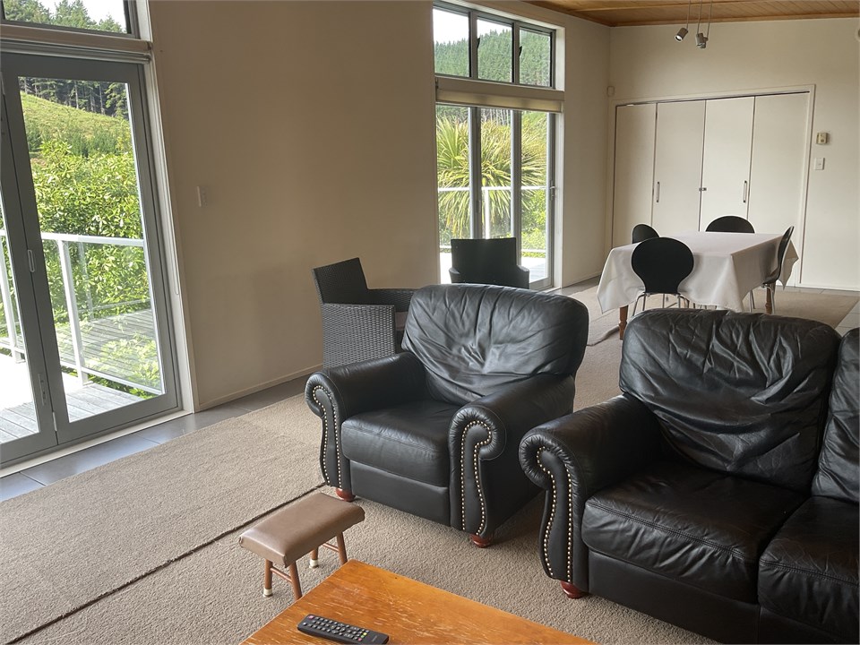 Lounge & Dining area