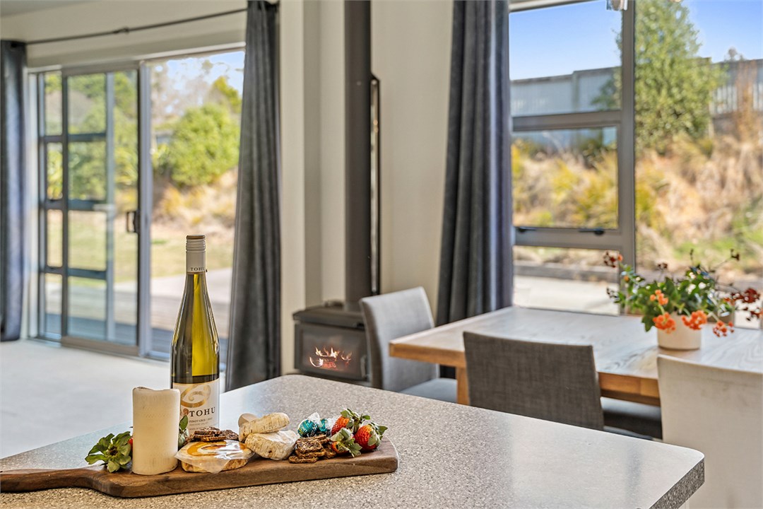 Mapara Escape Taupo Acacia Bay for rent Holiday Houses