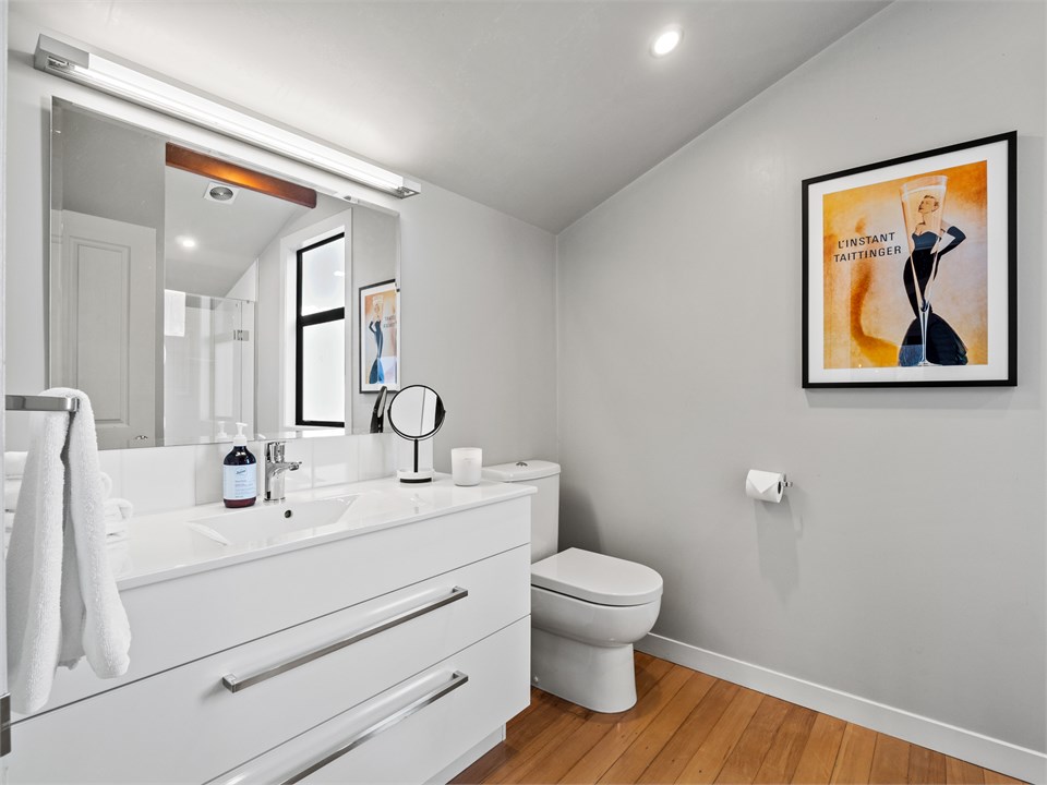 Ensuite bathroom - the Loft Bedroom