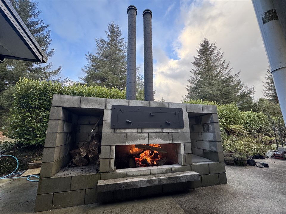 This fire keeps to warm and cooks you dinner