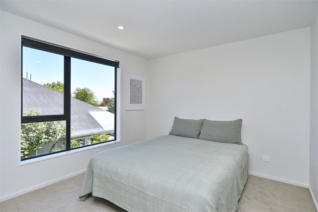 Bedroom 1 has a Queen bed