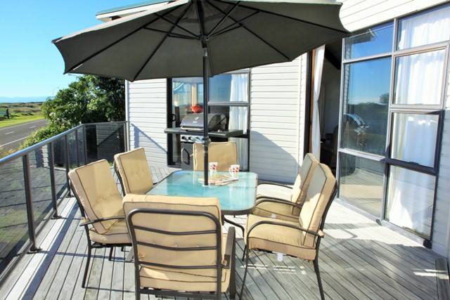 Sit & relax with a cold drink - BBQ cooking