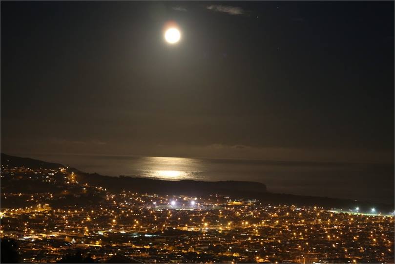 Witness the awesome moon rise from the horizon