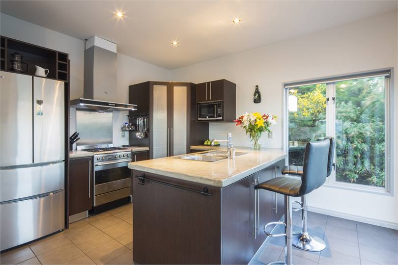 Well-equipped modern kitchen