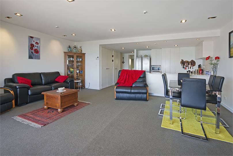 Open Lounge / Dining area