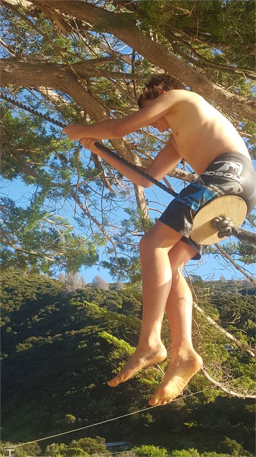 Much fun on the swinging rope on the beach