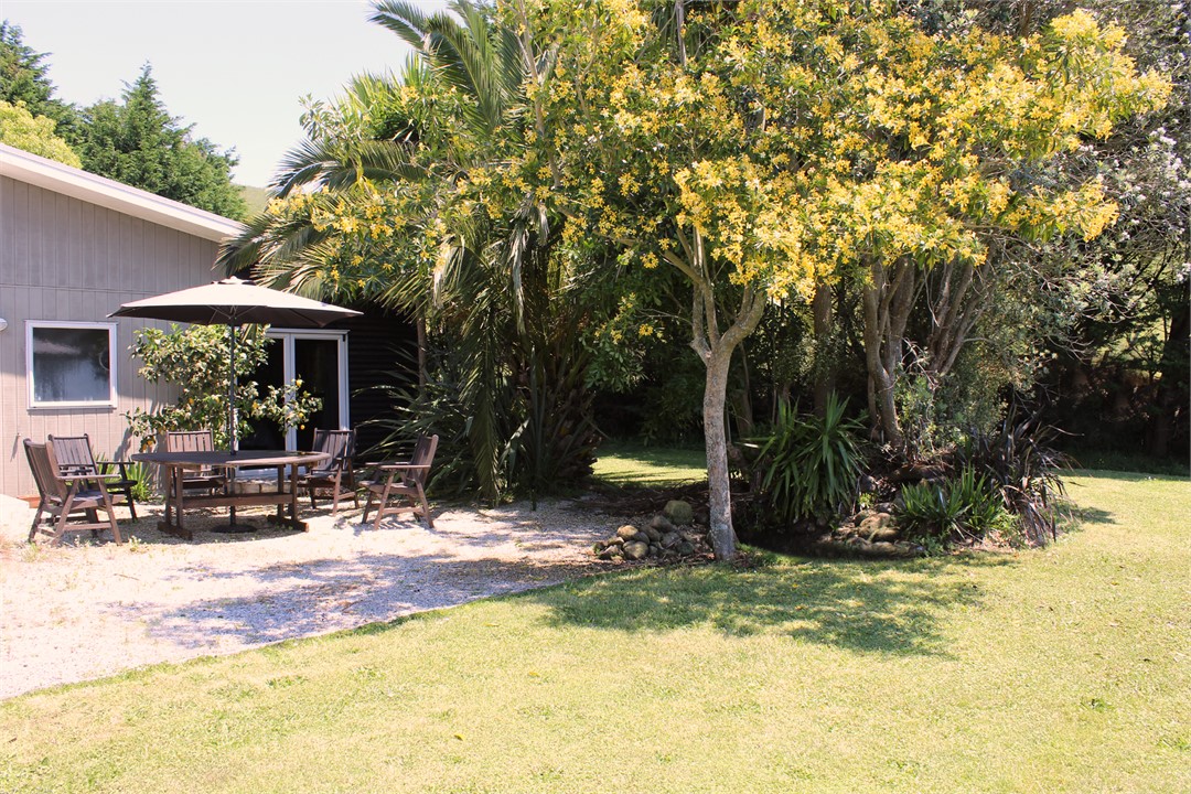 Outdoor Table and Rockpool