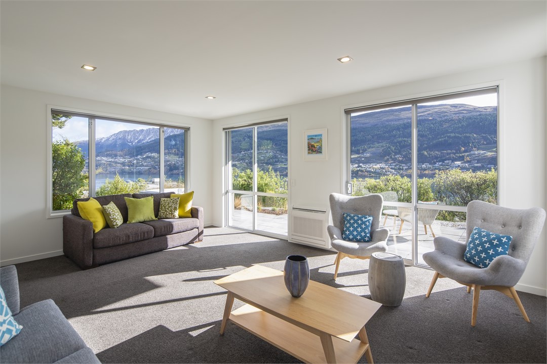 Separate lounge with Smart TV