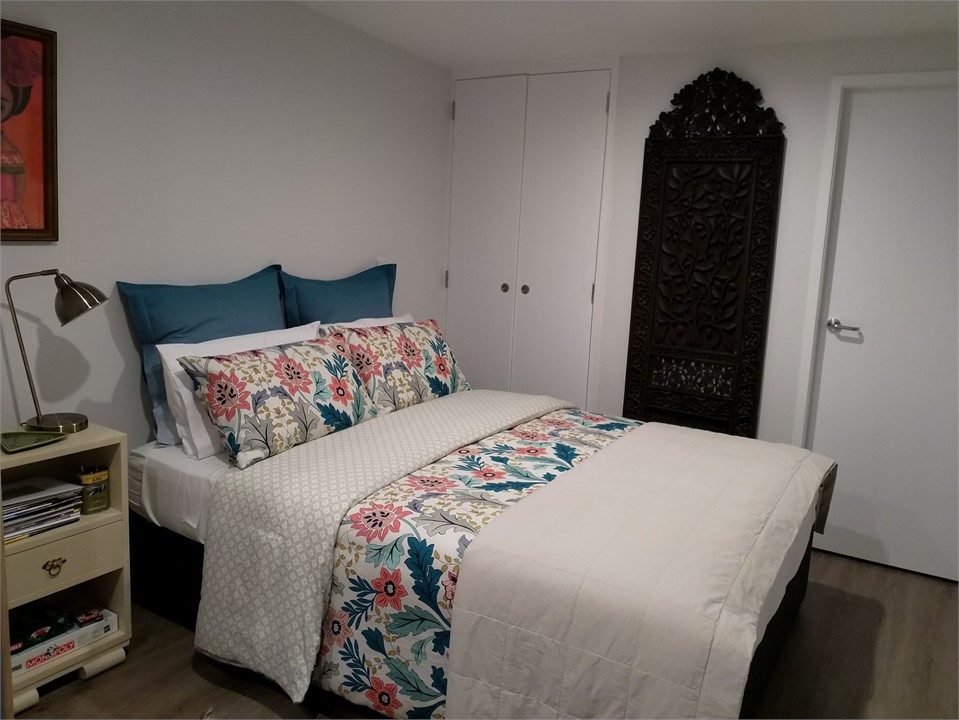 Queen bed, quality 100% cotton linen and electric