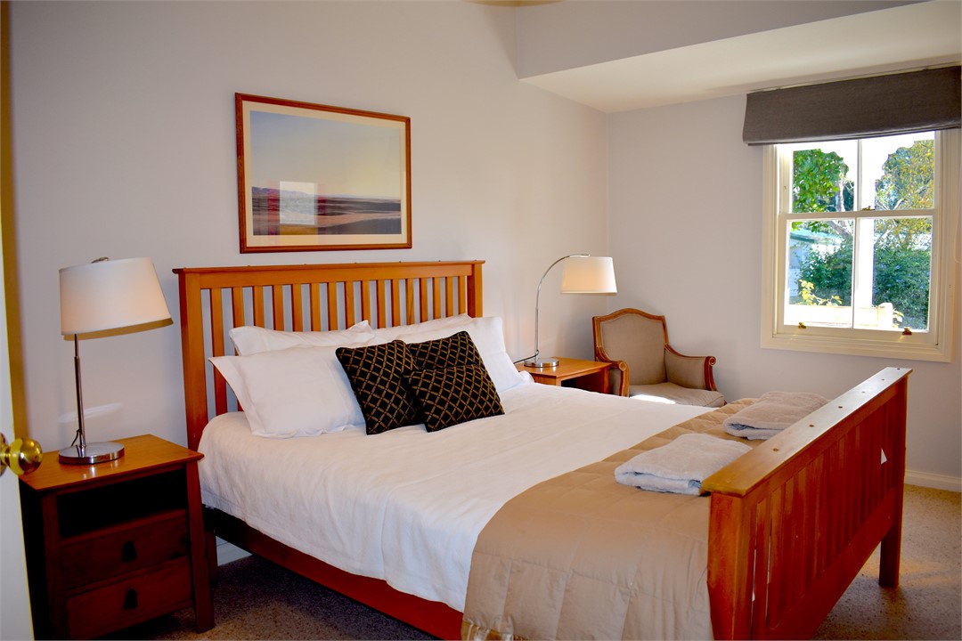 Downstairs Queen Room 3