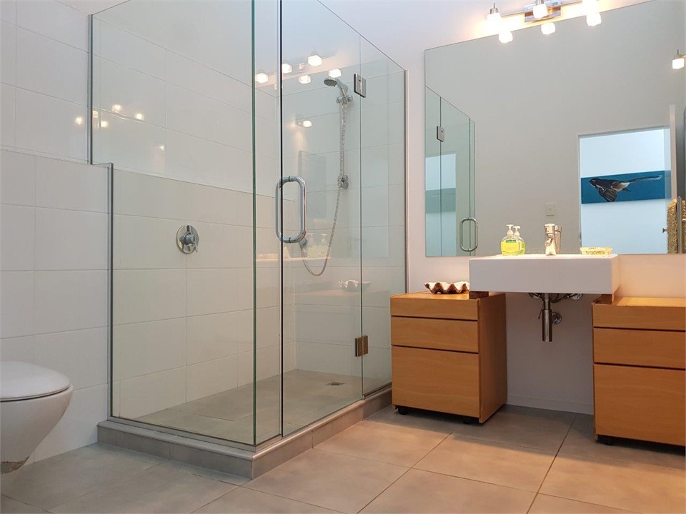 Upstairs bathroom