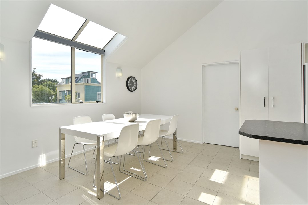 The dining area that seats 6 people