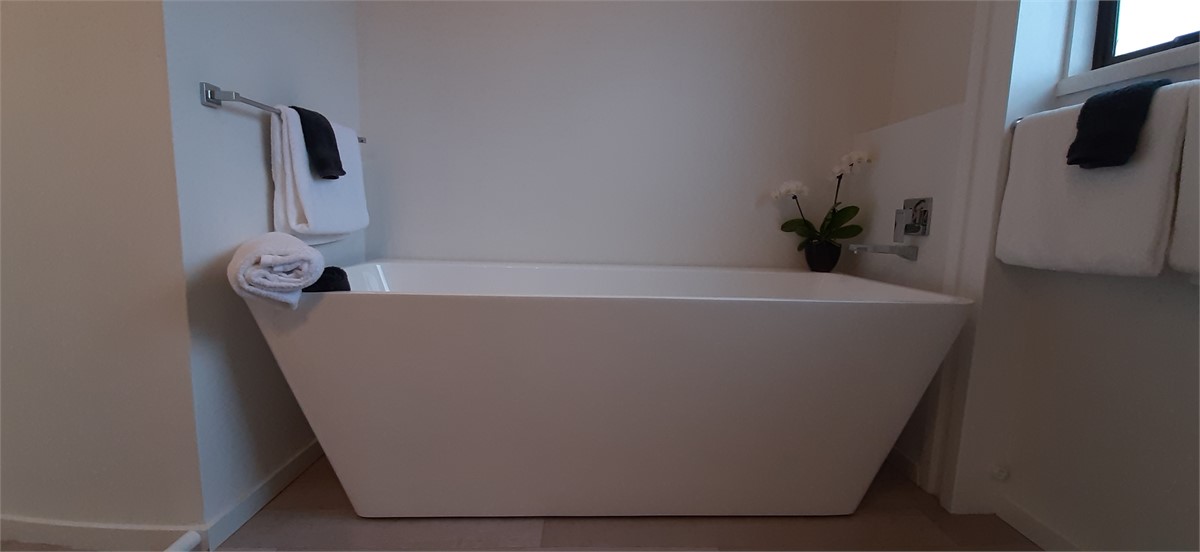 Relax in the bathtub!