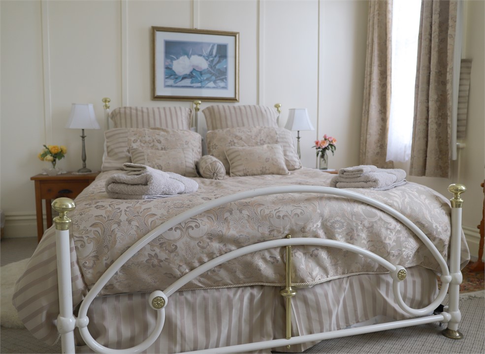 Ko te Tari o te Pohimahita. Postmaster's Office w