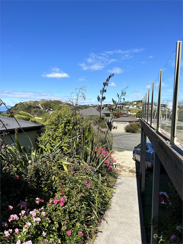 view of Little Kaiteri end of quiet cul-de-sac