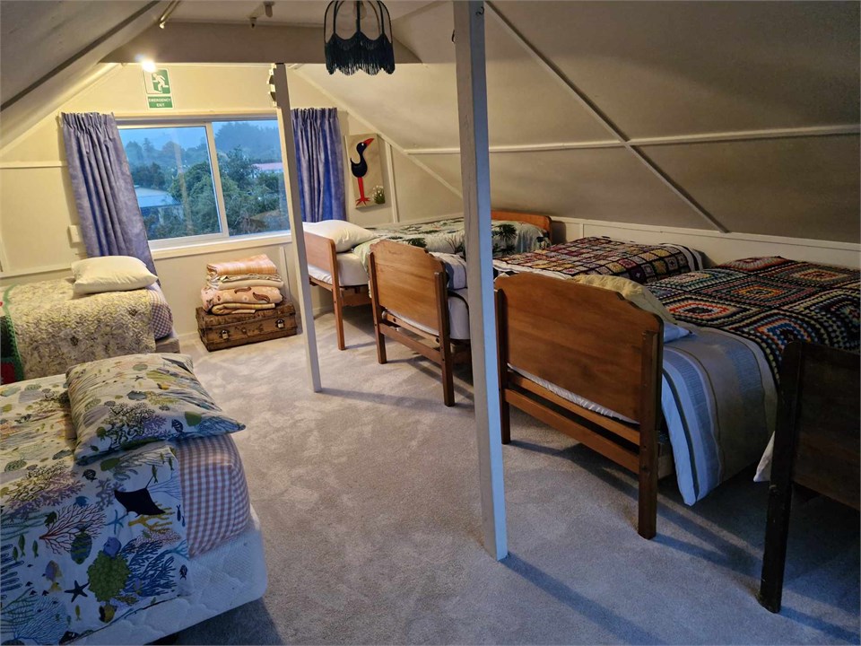 Attic 4 Singles 2 King singles