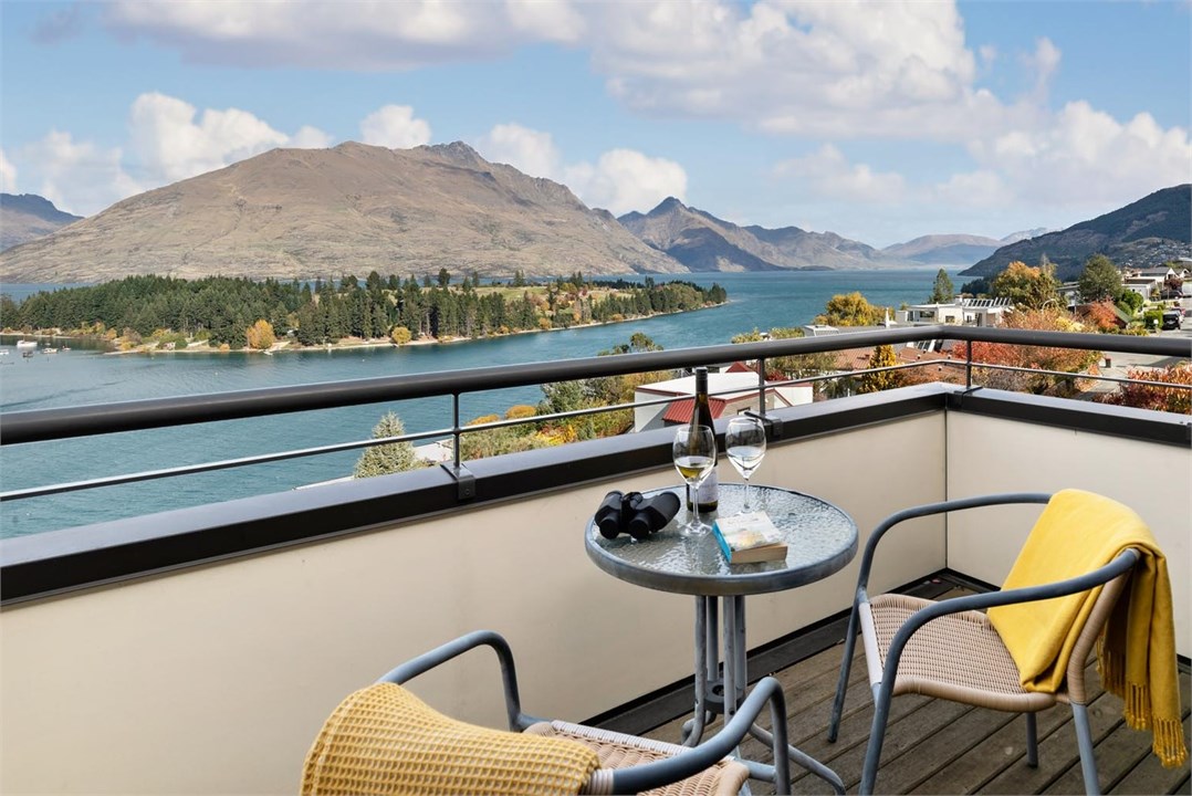 Amazing views of the many mountain peaks