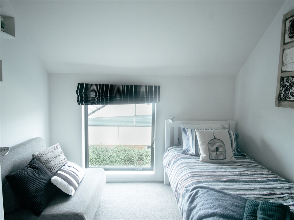 Single room (single bed and single sofa bed)