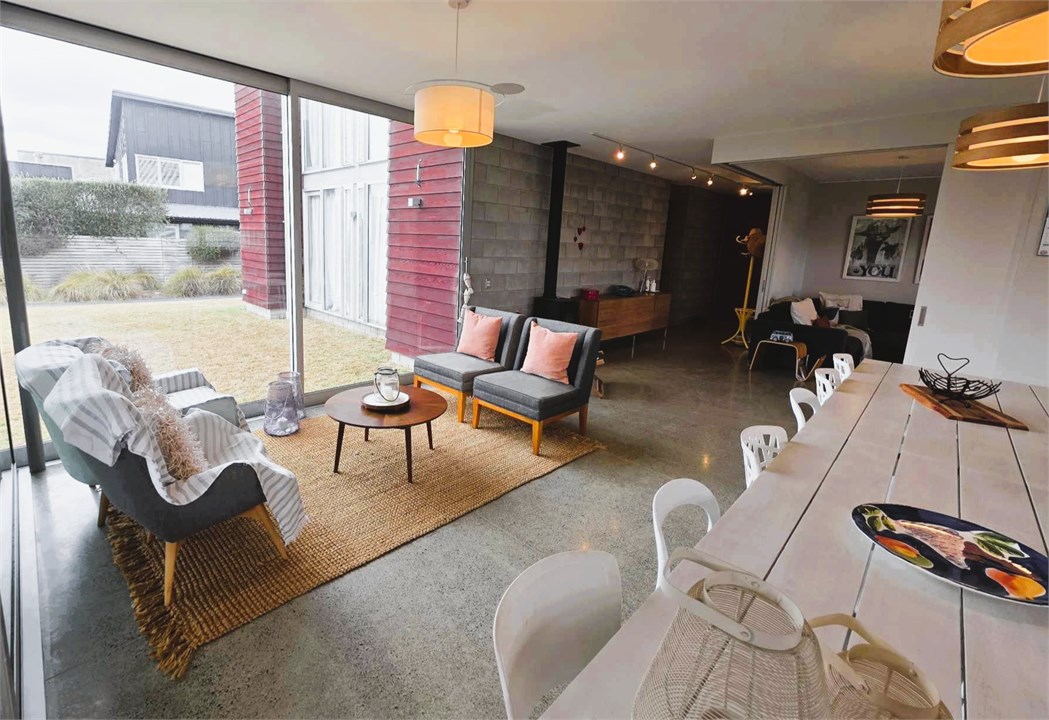 Cute Lounge Nook off Kitchen