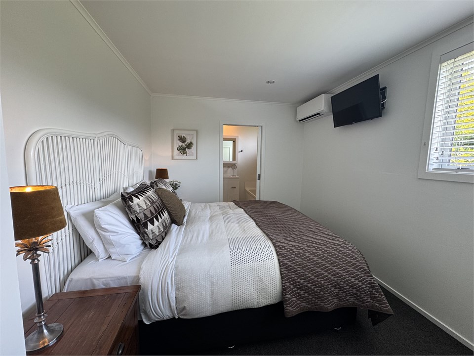 Bedroom 1 with King Bed and ensuite
