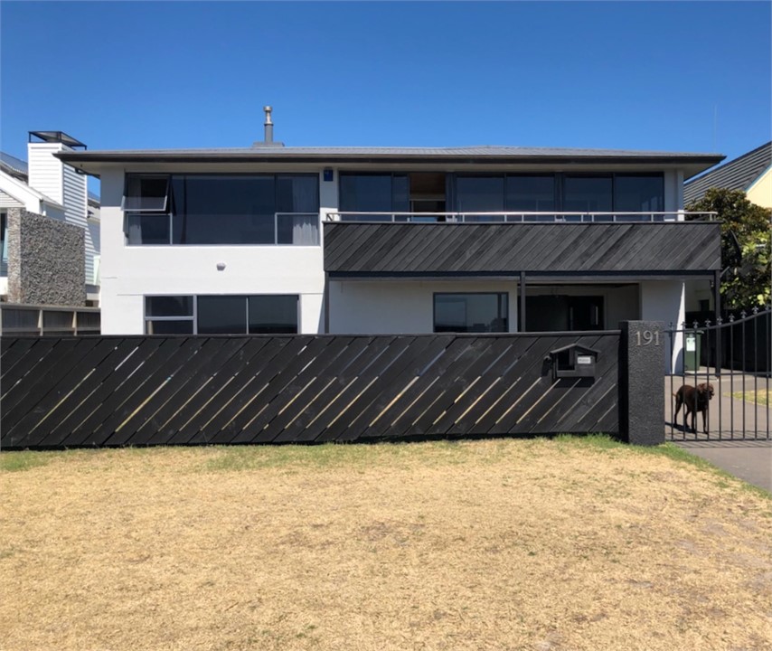 Large Beach House, 191 Marine Parade, Mt Maunganui Mt Maunganui Beach House for rent Holiday