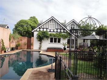 English Tudor Executive Manor - Hamilton