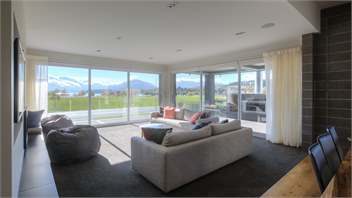 Brownston Street | Sleeps 8 | Central Location | Lake Views - Wanaka