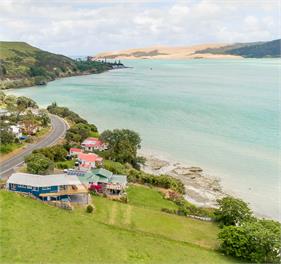 4-6 Bdr ONEPU MOANA Holiday Home - with Views + SpaPool - The Hokianga
