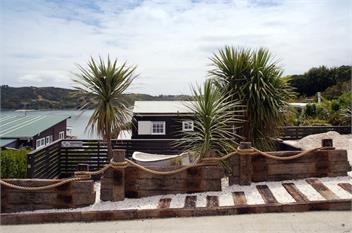 Black Bach on Burrell - Waiheke Island