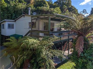 Family Fun at The Lake (Bachcare) - Lake Tarawera