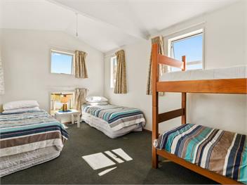 Charming on Cherry (Bachcare) - Wanaka