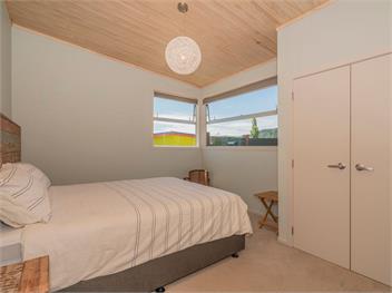 Castaway Bach (Bachcare) - Whangamata