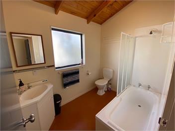 A STAY IN PARADISE ON PIPI ROAD - WHANGAMATA