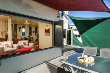 'Harbour View - One' - Nelson Waterfront Apartment - Nelson