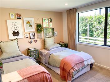 Idyllic lake edge property with own jetty - Rotorua