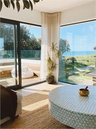 Sully’s Beach House. Spa, sauna, mini gym: 45 seconds to beach. Sleeps 7 - Mt Maunganui